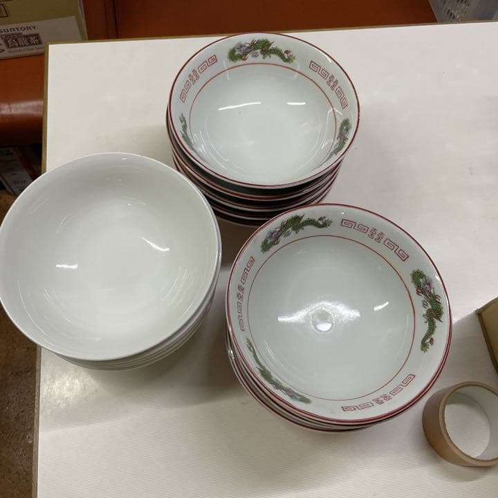 ラーメンどんぶりと他バラ売り可能レトロ食器あり‼️