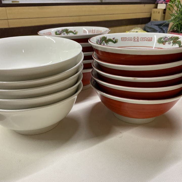 ラーメンどんぶりと他バラ売り可能レトロ食器あり‼️