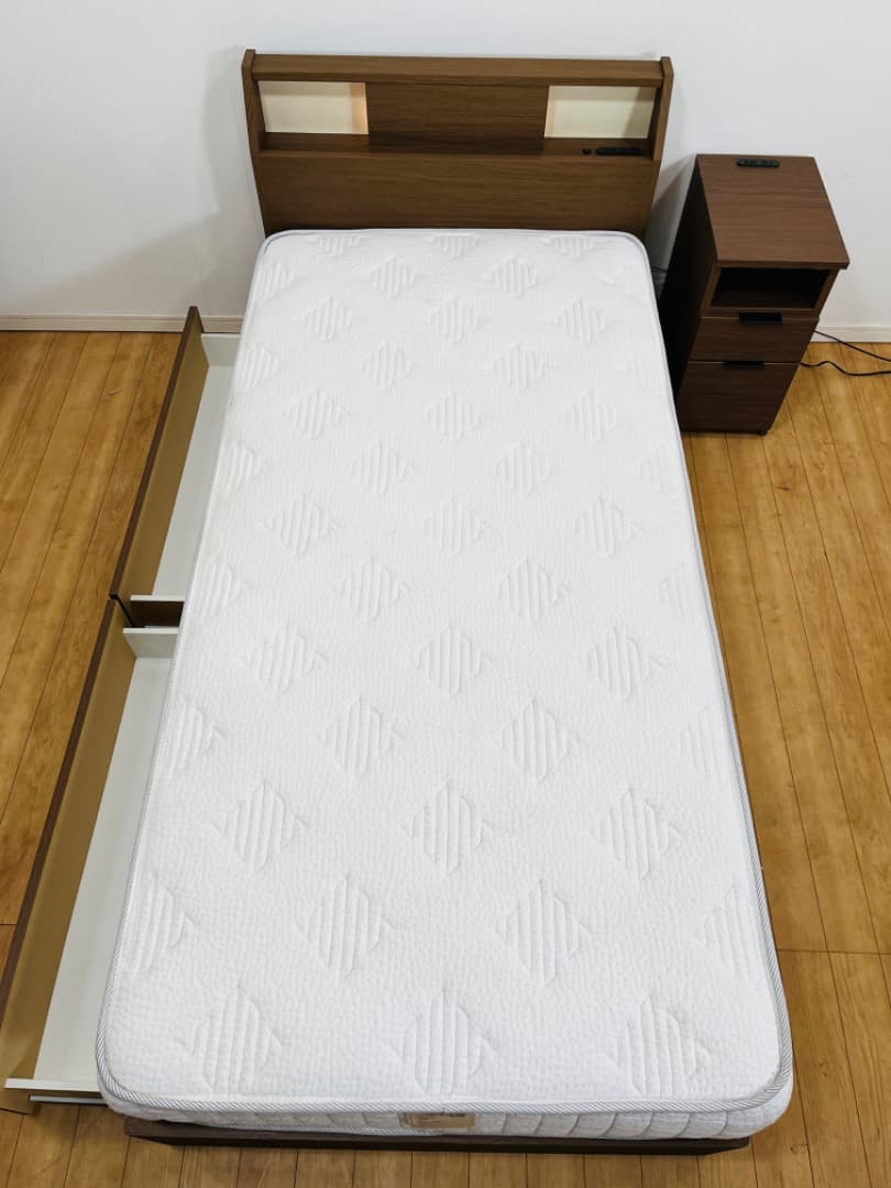 シングルベッド＋マットレス＋ヘッドボード・ナイトテーブル セット