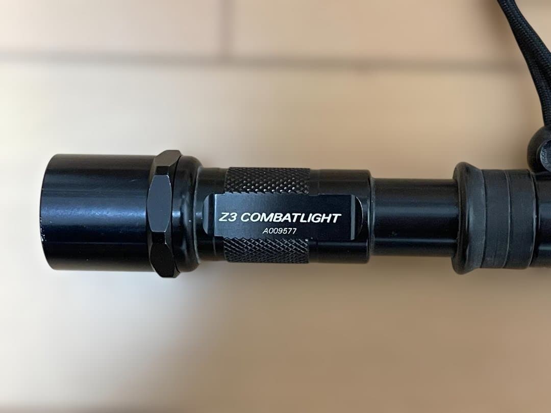 SUREFIRE Z3 COMBATLIGHT （CR123A電池×3本付） - メルカリ