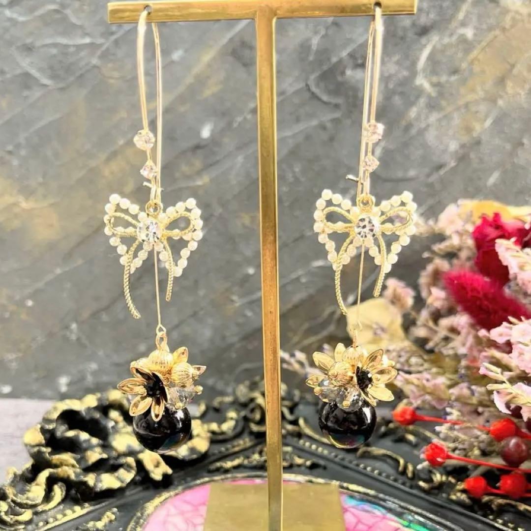 102 ブラックビーズにお花等をプラスした大人可愛いアクセ　ピアスorイヤリング 華やかビーズのフラメンコピアス/イヤリング（ブラック） | La Coqueta