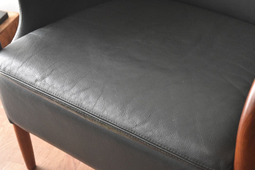 NIELAUS & JEKI MOBLER OPUS ①