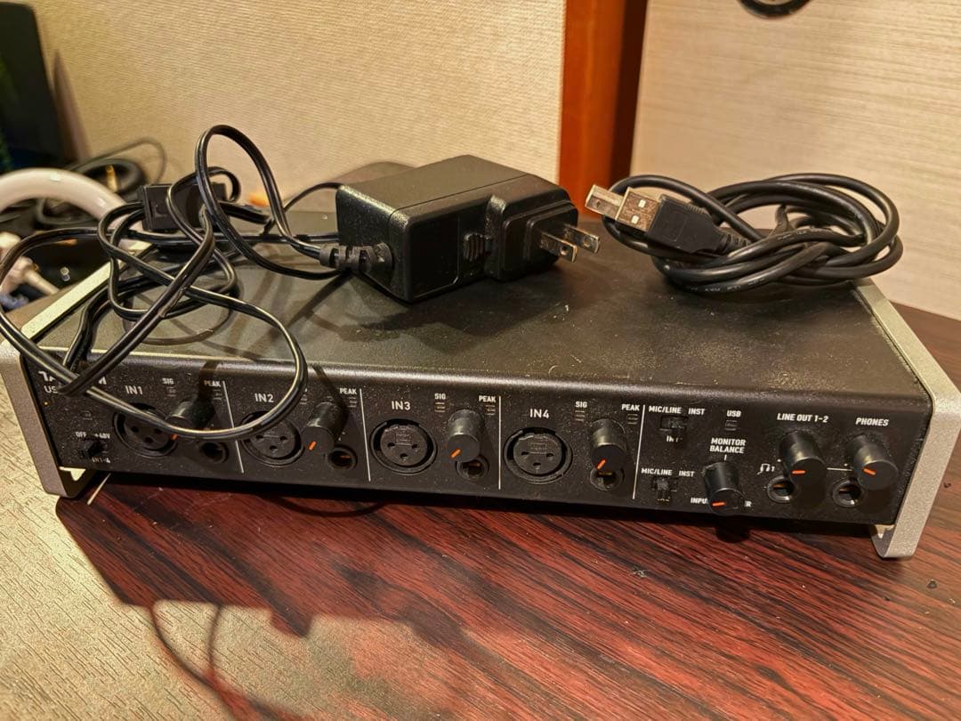 TASCAM US-4×4 HR オーディオインターフェイス