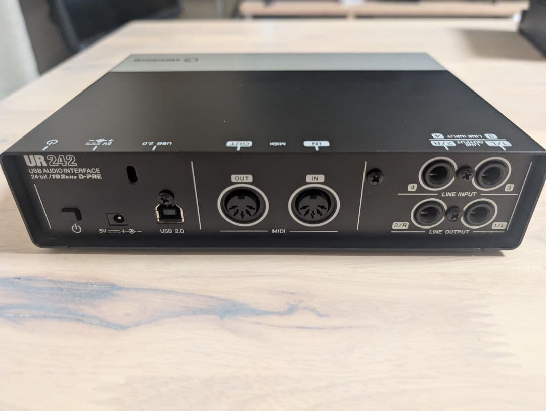 Steinberg UR242 USBオーディオインターフェイス