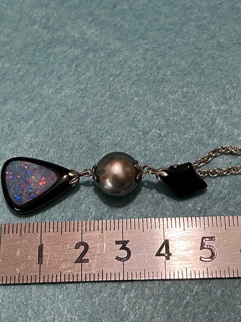天然石オニキス・タヒチ産本黒真珠・オニキス縁取りオパールペンダント