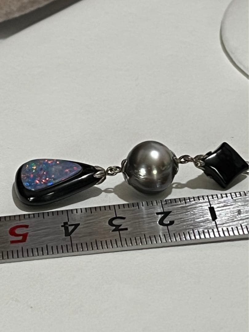 天然石オニキス・タヒチ産本黒真珠・オニキス縁取りオパールペンダント