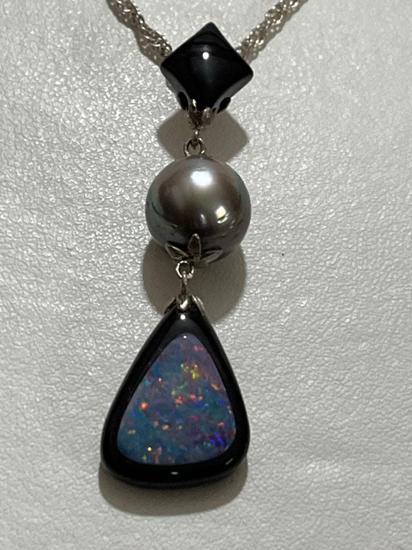 天然石オニキス・タヒチ産本黒真珠・オニキス縁取りオパールペンダント