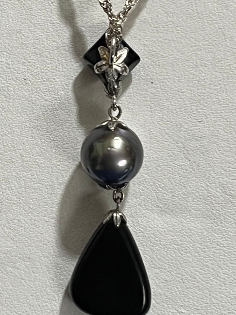 天然石オニキス・タヒチ産本黒真珠・オニキス縁取りオパールペンダント