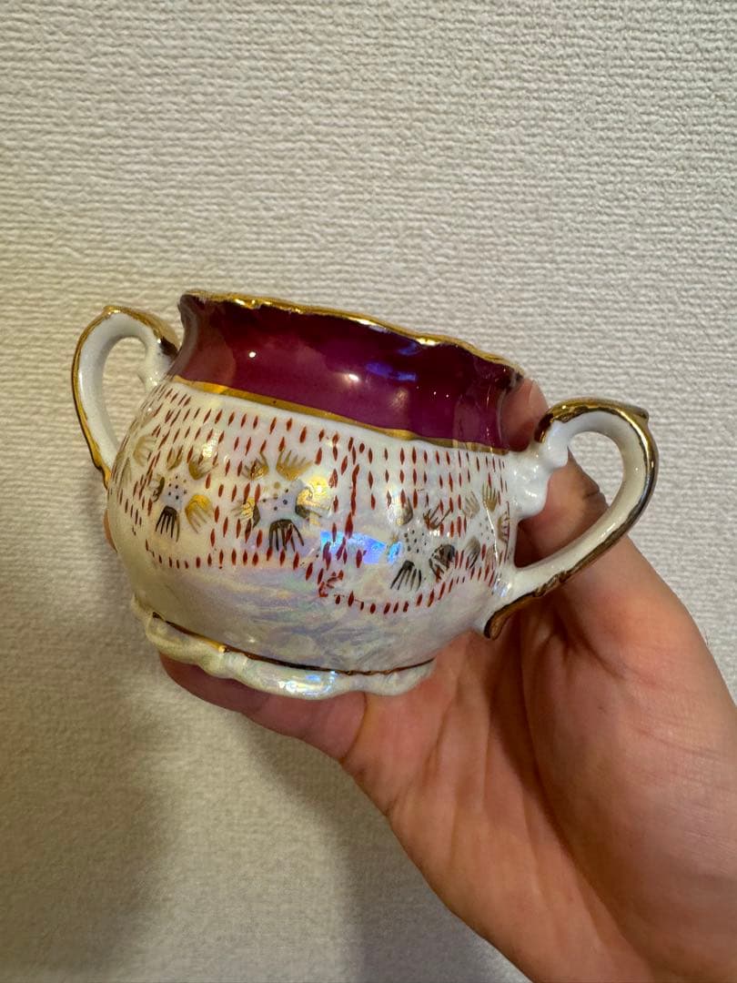 ヤンセイチュウ 陶磁器 置物 白・紫・金