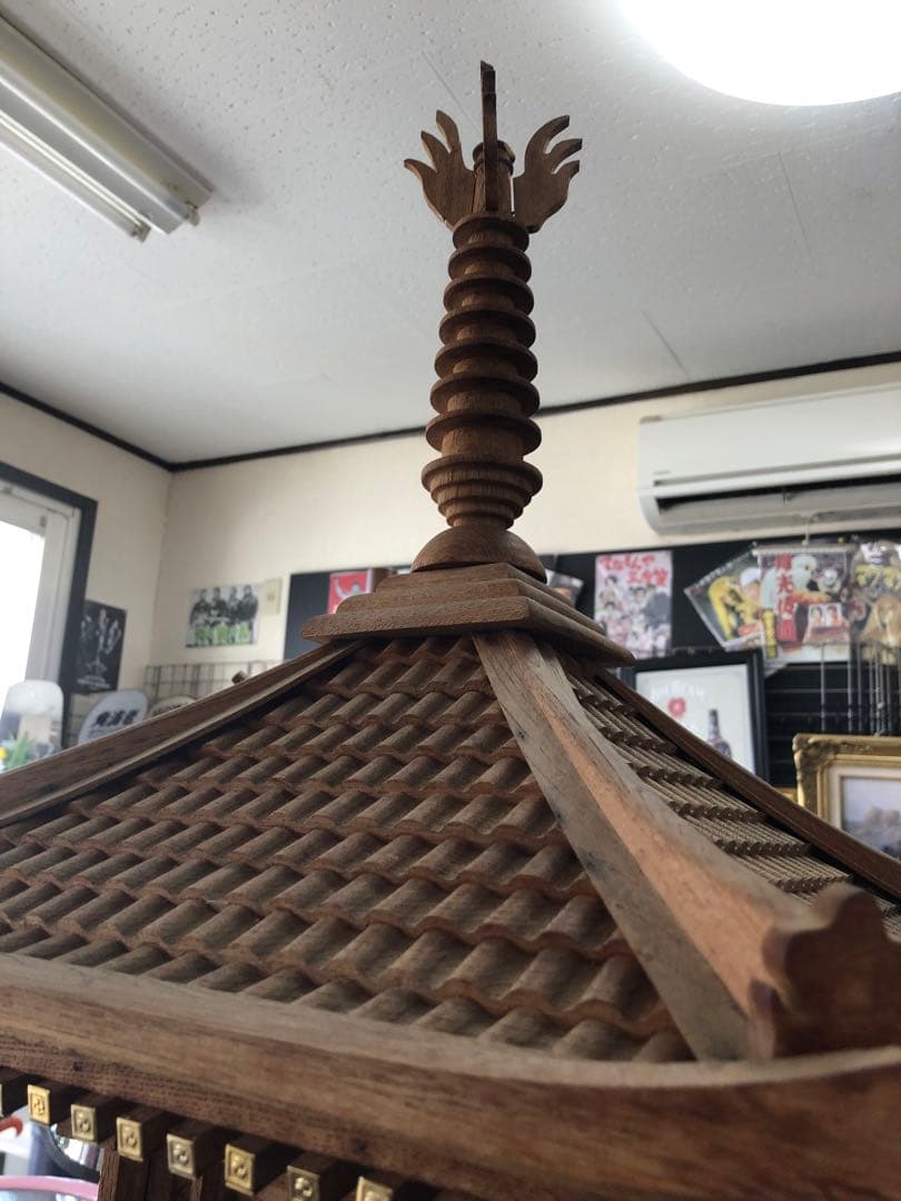 @maron-papa繊細な造りの木製五重の塔