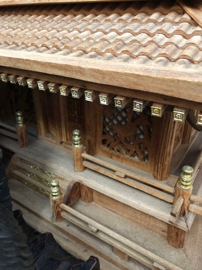 @maron-papa繊細な造りの木製五重の塔