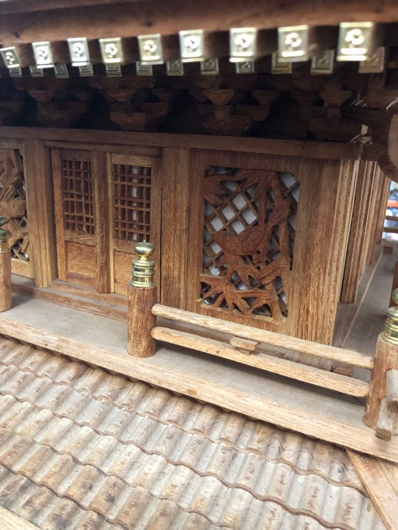 @maron-papa繊細な造りの木製五重の塔