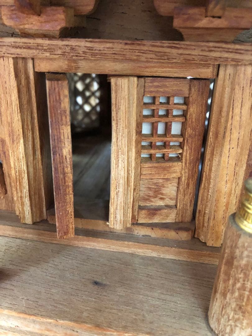 @maron-papa繊細な造りの木製五重の塔