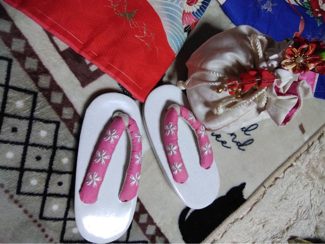 3歳向け・表側正絹・未使用品・お着物とお被覆のセット