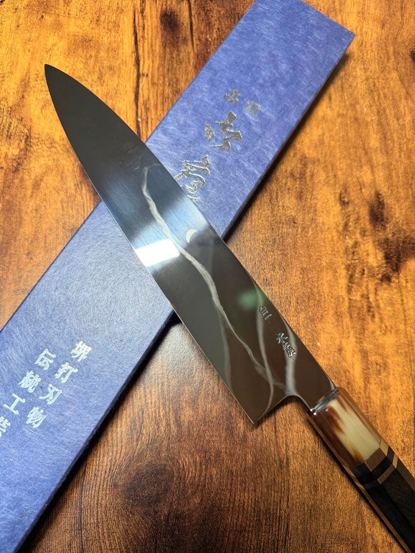 【堺打刃物】和牛刀 水本焼　白一鋼 富士山　8寸　全鏡面　包丁　黒檀水牛八角柄