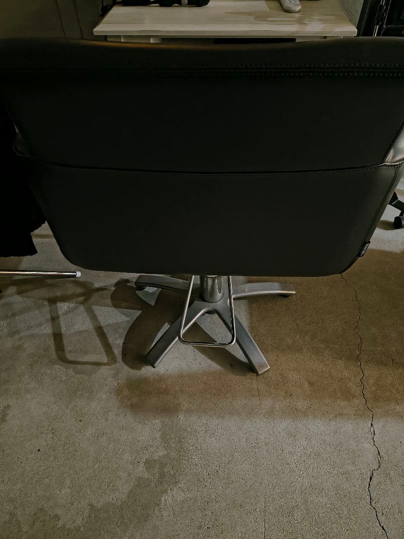 タカラベルモント　カット椅子　カットチェア　美容院　ヘアサロン