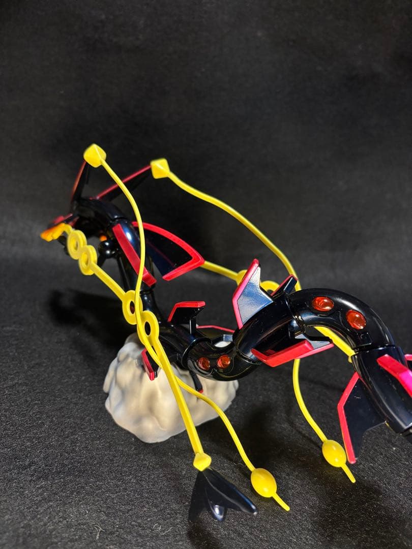 ポケプラ メガレックウザ 色違い 全塗装 完成品 - メルカリ