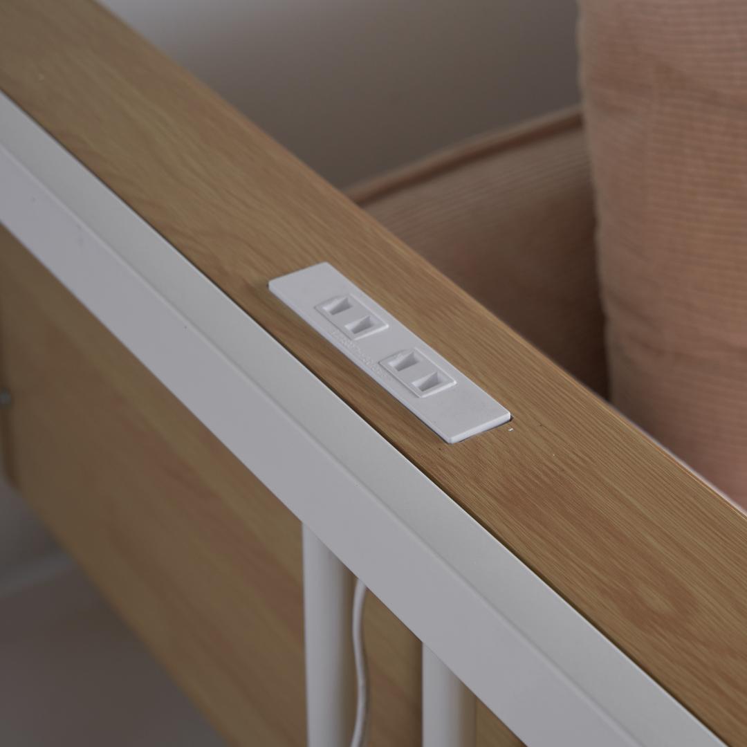 大人気✨！ロフトベッド（S）コンセント・デスク付きスチール 耐震　WHITE