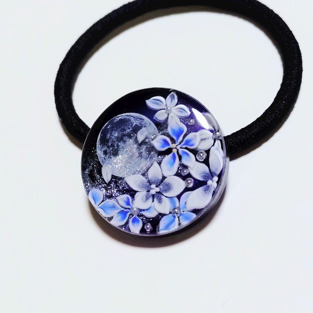 No.543 レジン ヘアゴム キーホルダー ピンバッジ 月夜花 - メルカリ