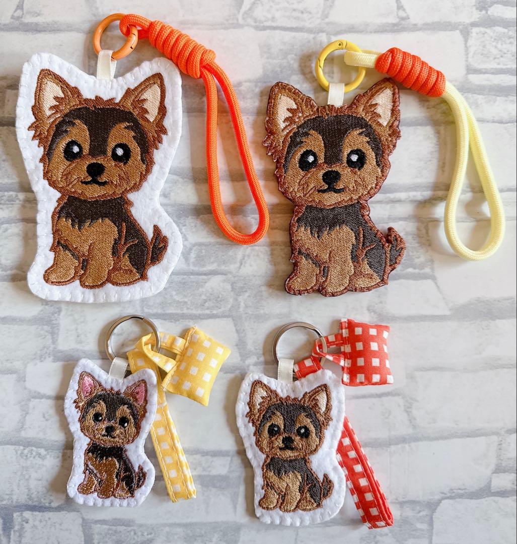 ハンドメイド　刺繍　ヨークシャテリア　ストラップ　バッグキーホルダー　うちの子
