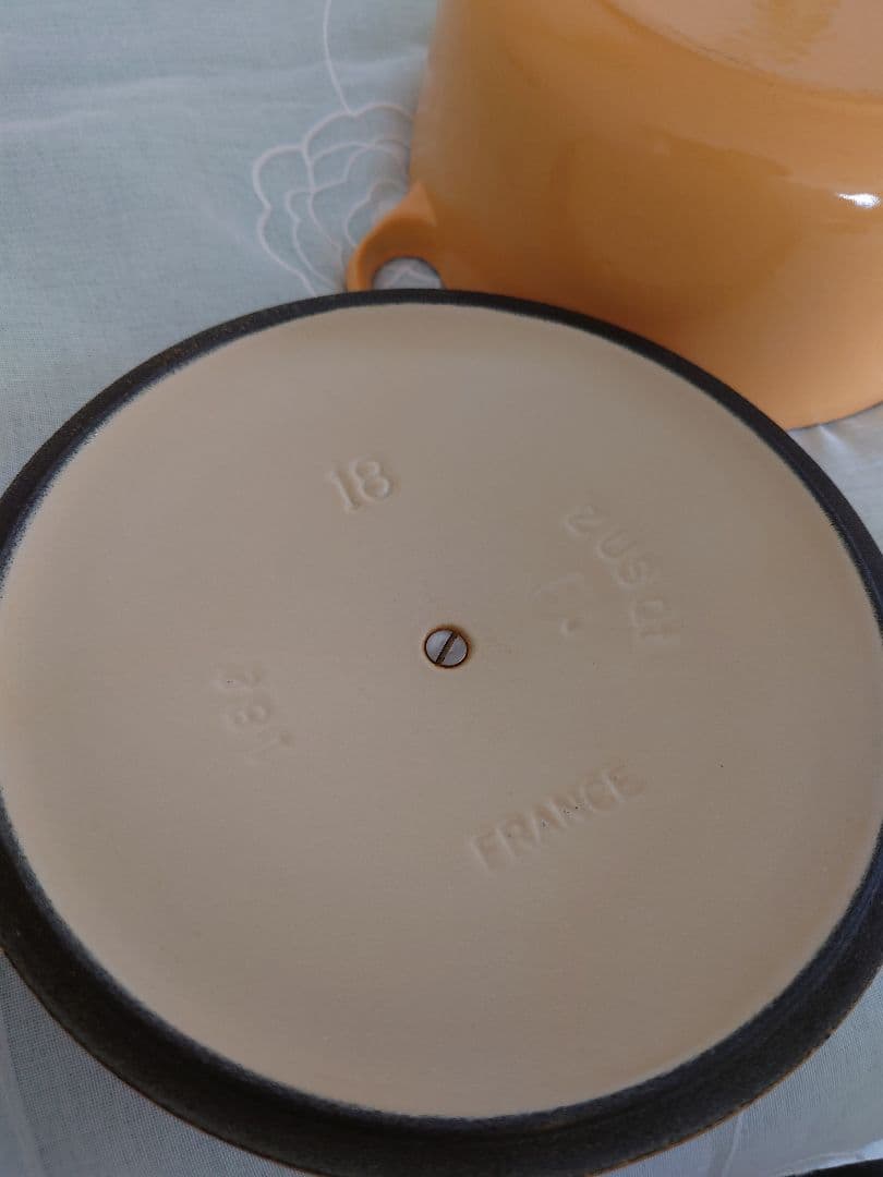 LE CREUSET ココット・ロンド 18cm　イエロー