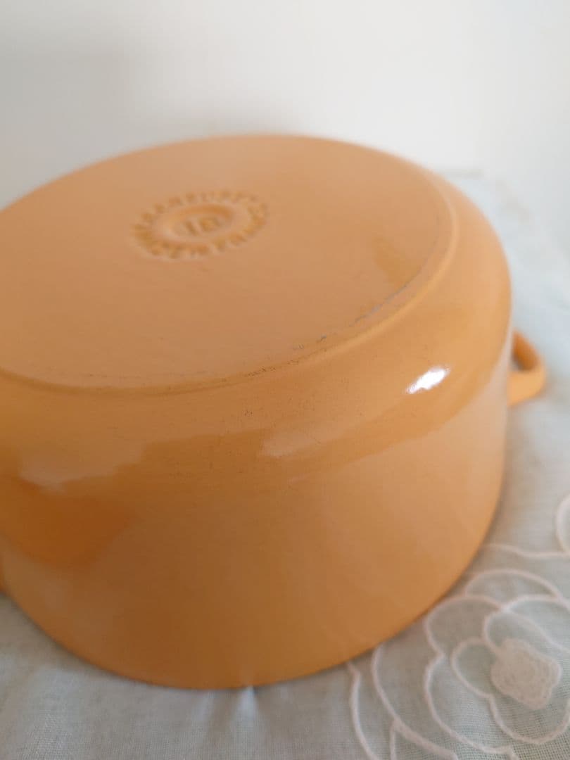 LE CREUSET ココット・ロンド 18cm　イエロー