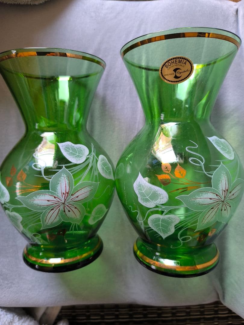 ボヘミア緑色ガラス花瓶 2個セット - メルカリ