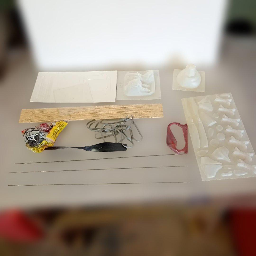 Guillow社　ステーマンPT-17 バルサ材ゴム飛行機　未使用品