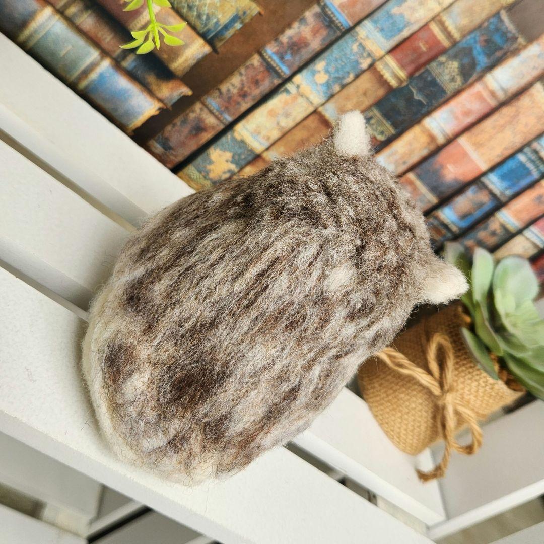 小さなフクロウ置物 高さ約9㎝ 羊毛フェルト製 ホワイトアメリカ