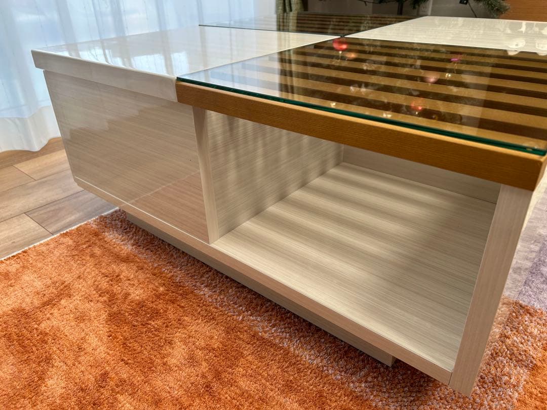 モダンデザインのセンターテーブル