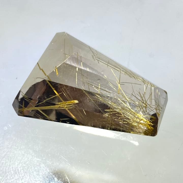 （RR2）高品質ルチルクォーツ テーパーバケットカットルース 大粒