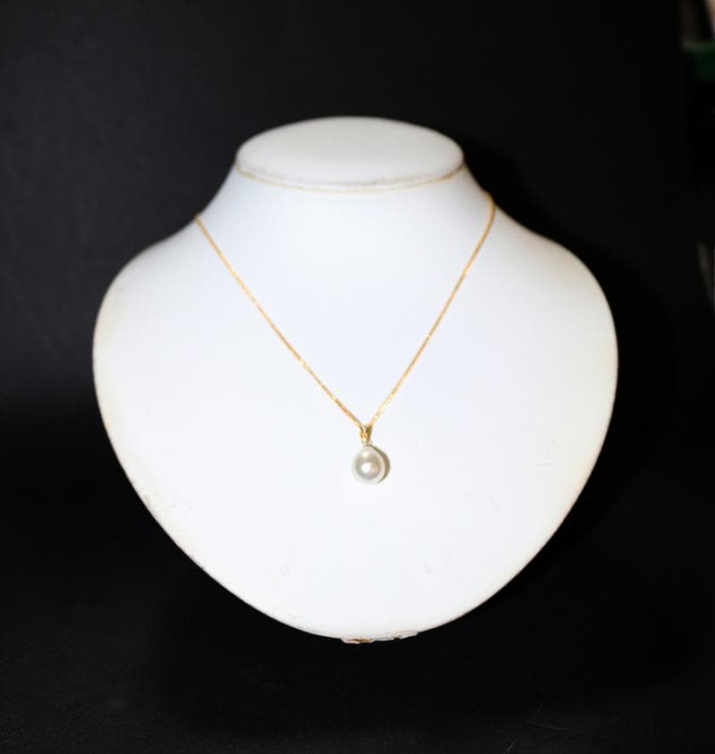 K18南洋真珠（10.2mm）ドロップシェープペンダント（ダイヤ入り）2405