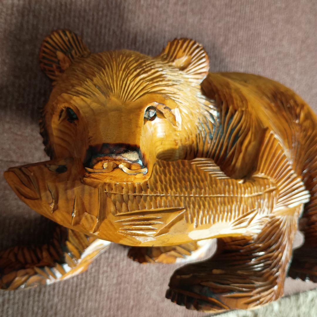 木製クマと魚の彫刻 置物 - メルカリ