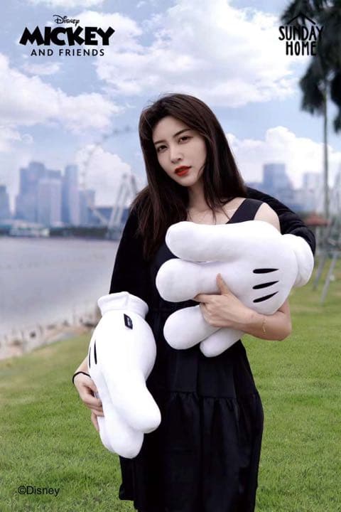 ミッキーマウス　お手手　ディズニー　クッション　海外限定　ライフスタイル　雑貨