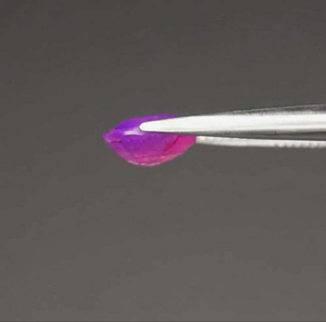 天然 サファイア 0.64ct 5.7×4.3×2.7mm ルース