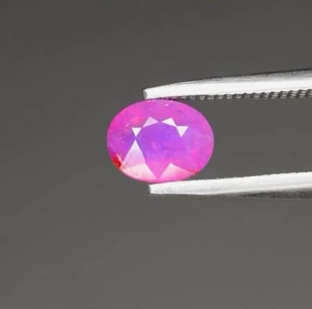 天然 サファイア 0.64ct 5.7×4.3×2.7mm ルース