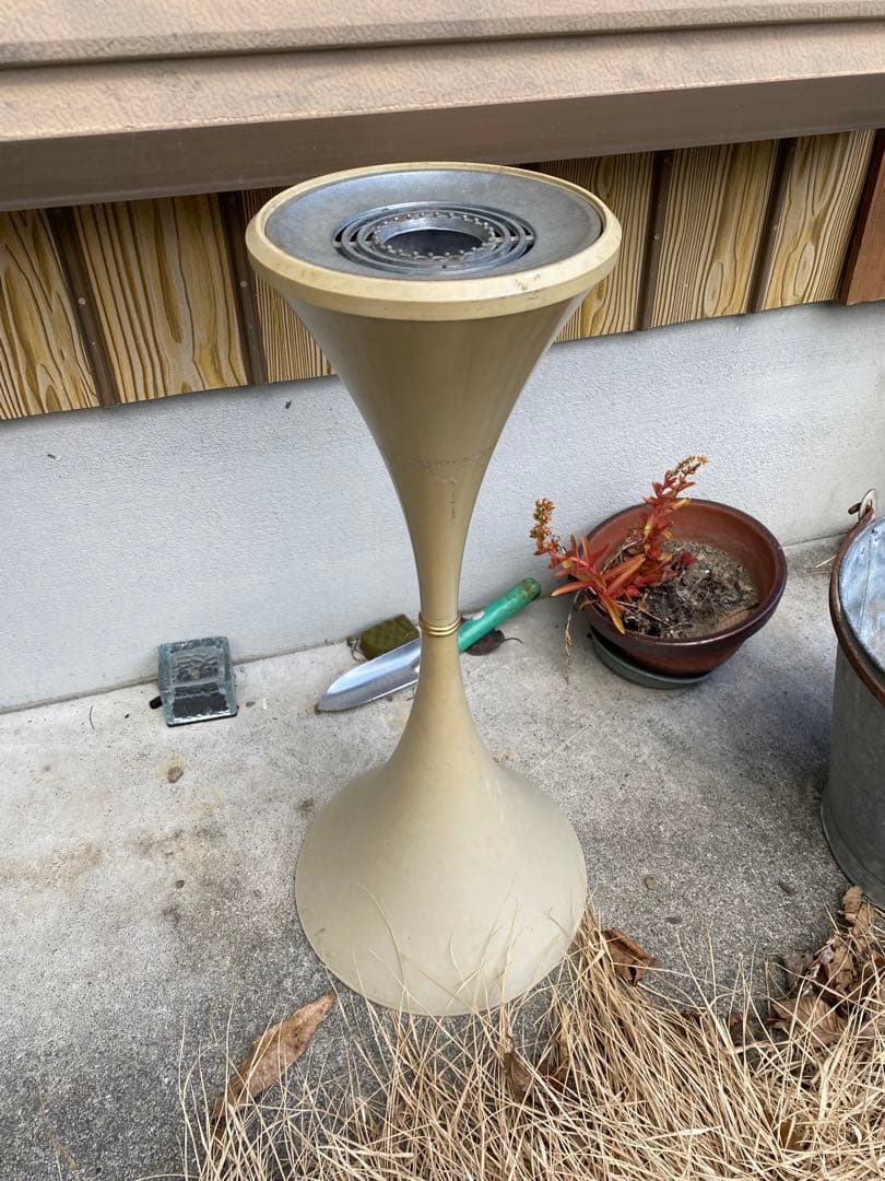 昭和レトロ　ミッドセンチュリー　ビンテージ　スタンド灰皿　ホワイト　近未来