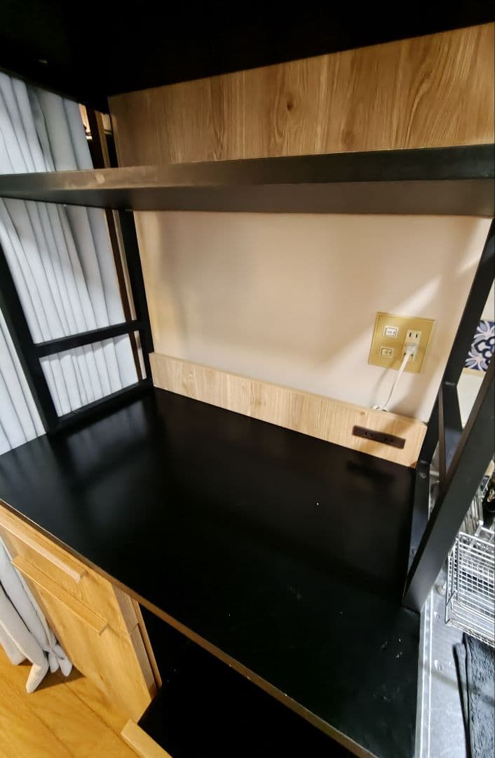 ナチュラルウッドとブラックのレンジボード