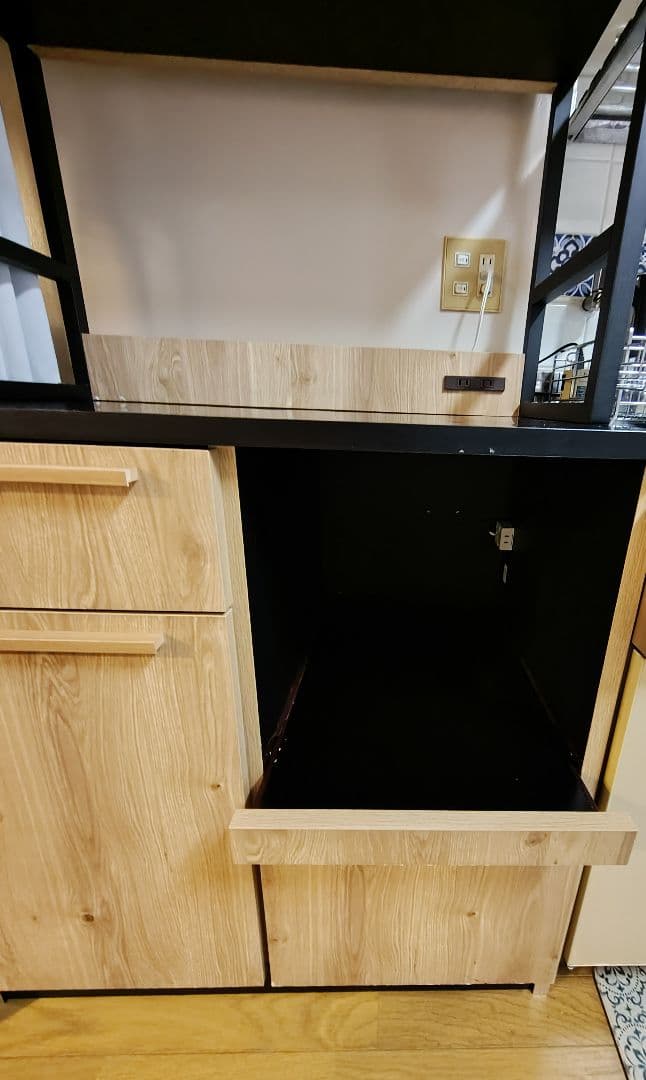 ナチュラルウッドとブラックのレンジボード