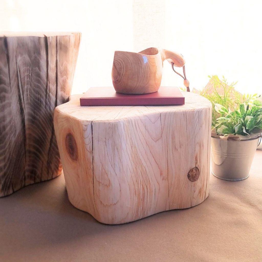 【セール品】節のあるナチュラルウッドの切株テーブル 木の温もりとひのきの香り