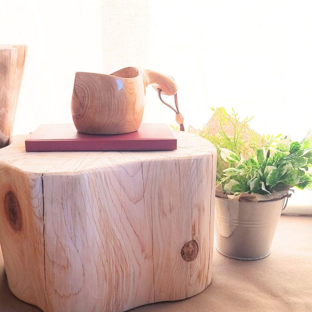 【セール品】節のあるナチュラルウッドの切株テーブル 木の温もりとひのきの香り