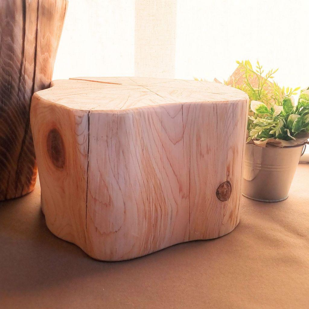 【セール品】節のあるナチュラルウッドの切株テーブル 木の温もりとひのきの香り