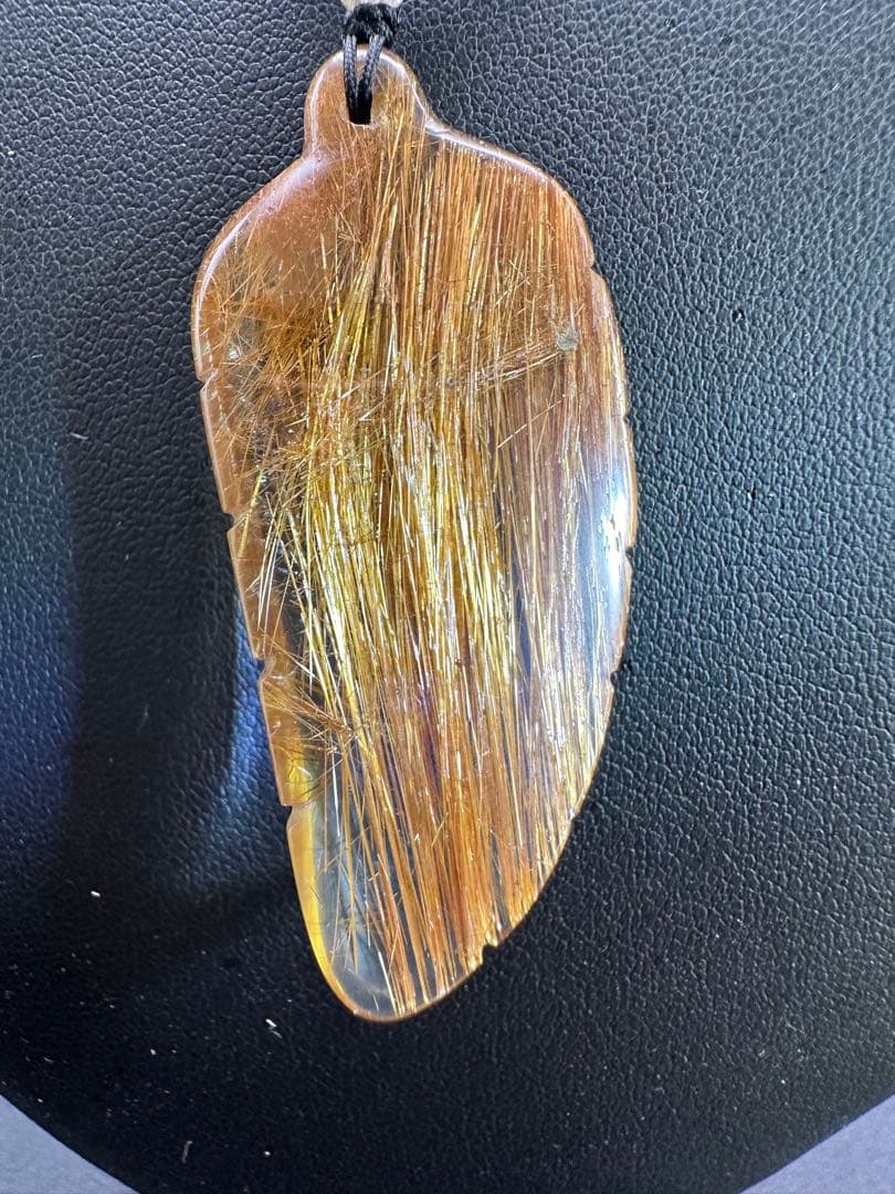 ブラウンルチル石葉っぱ型ペンダント