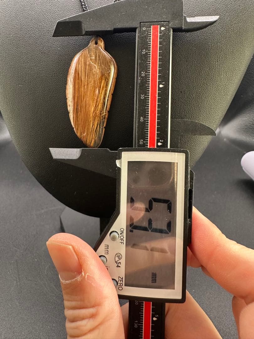 ブラウンルチル石葉っぱ型ペンダント