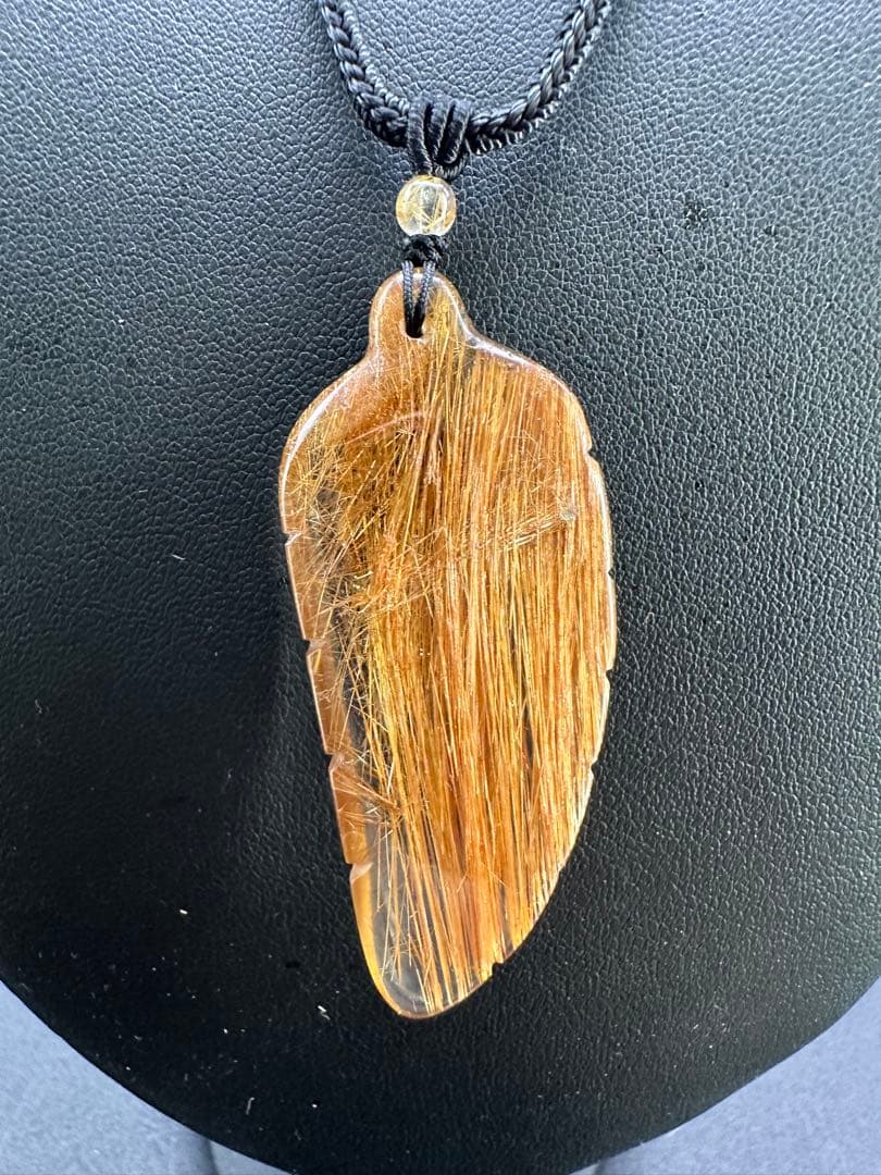 ブラウンルチル石葉っぱ型ペンダント