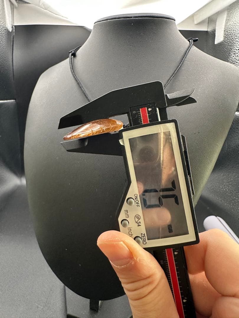 ブラウンルチル石葉っぱ型ペンダント