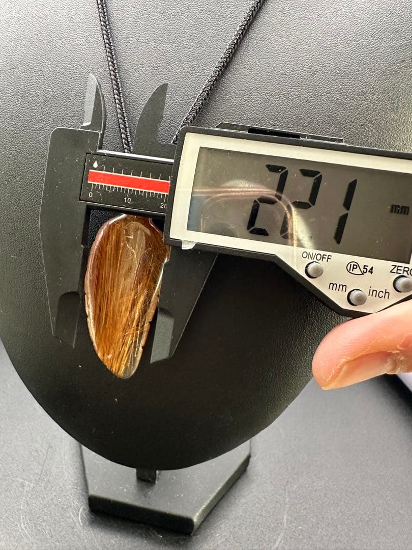 ブラウンルチル石葉っぱ型ペンダント