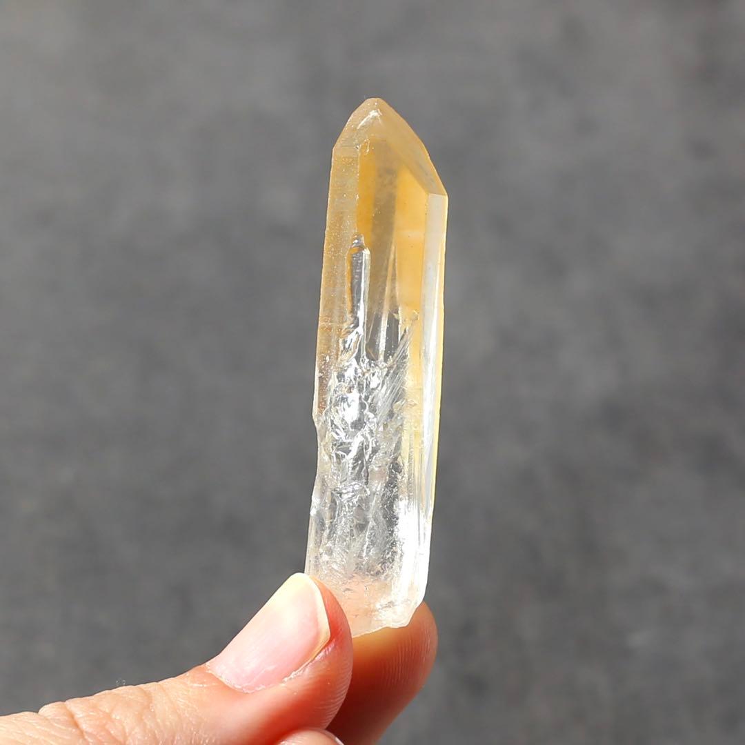 ゴールデンヒーラー クォーツ 原石 水晶 鉱物 希少石 天然石