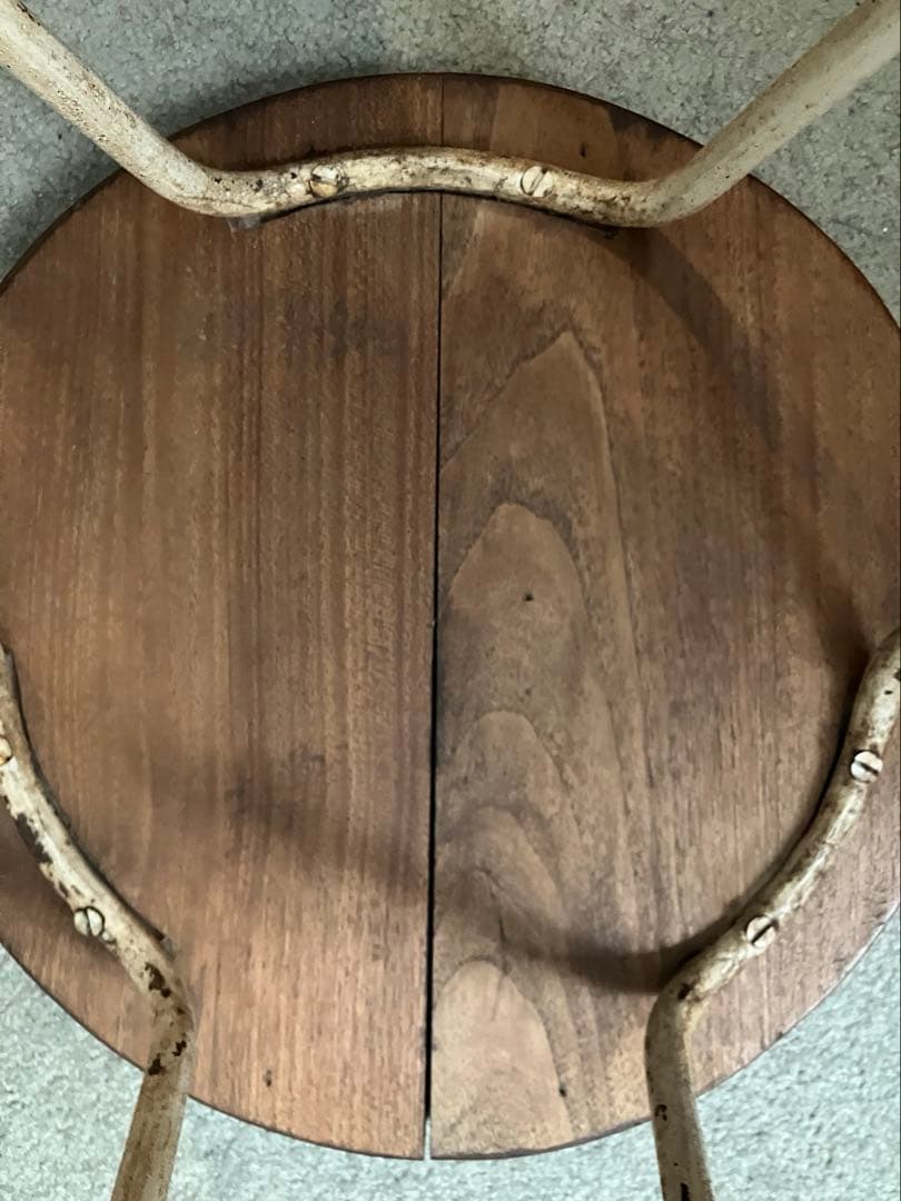 バルクリシュナ・ドーシ　スツール