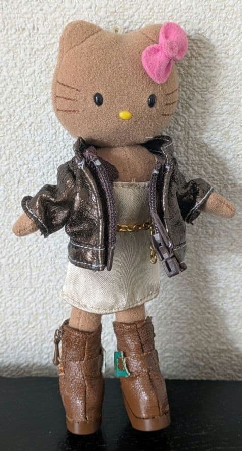 レトロ　ハローキティドレスアップコレクション日焼けガングロギャルとお着替えセット